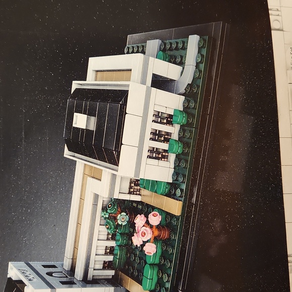 LEGO Architecture The White House Model - Retired 2/2024 SEALED - Picture 3 of 9